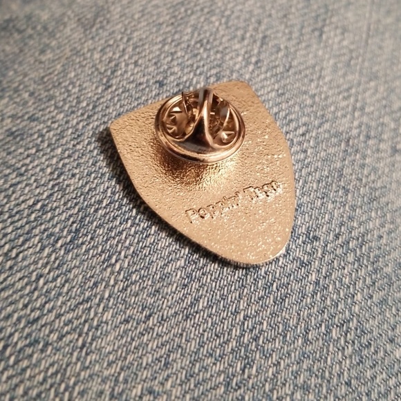 Vendetta Mask Pin - Picture 2 of 3